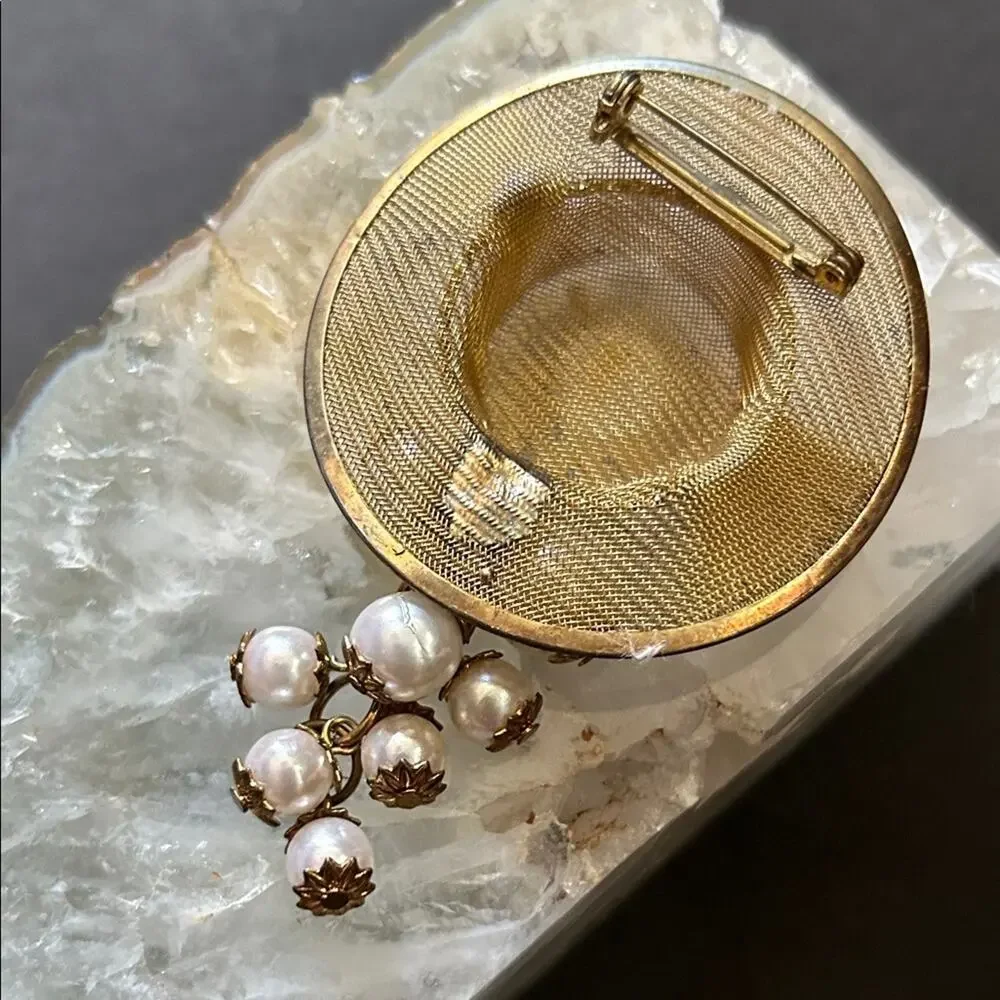 Vintage, Super Cute Gold Mesh and Pearl Hat Brooch